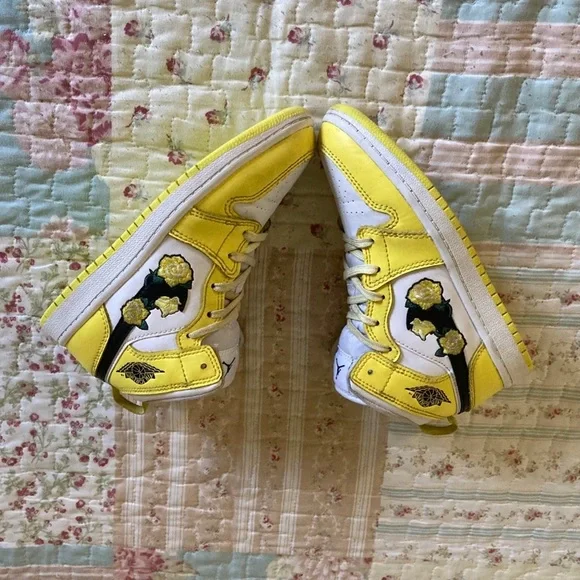 Air Jordan 1 Mid SE Dynamic Yellow Floral AV5173-700 Size 13.5 C - Picture 9 of 13
